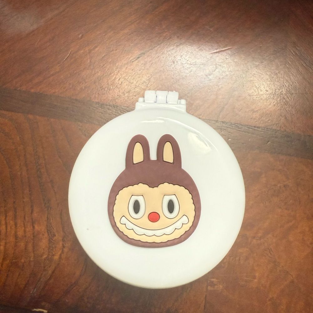 New labubu Cute White Compact hair brush